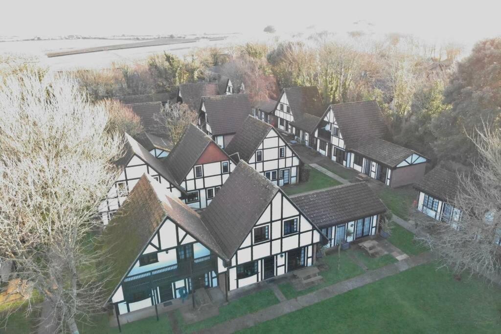 20 Tudor Court 